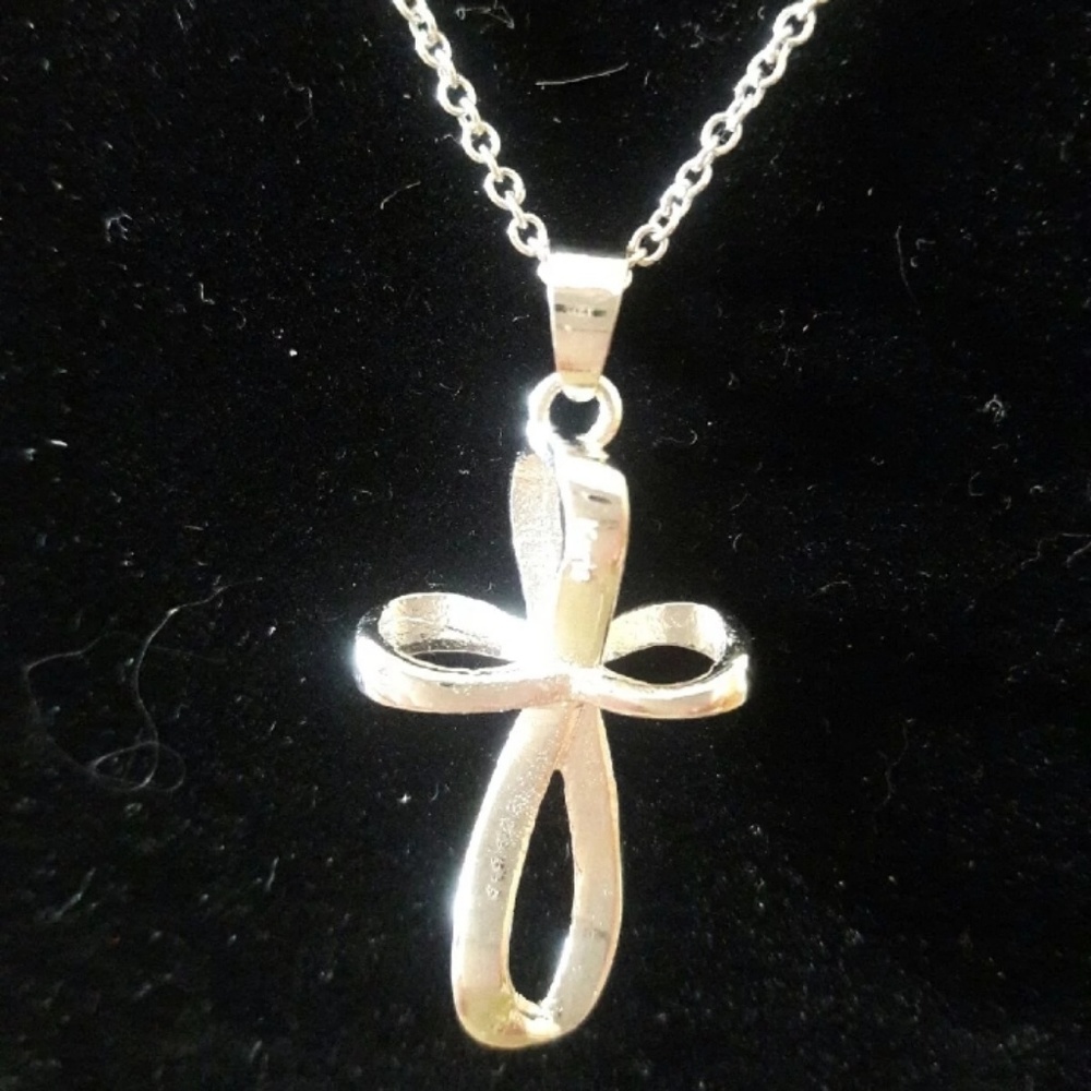 Sliver cross pendant necklace